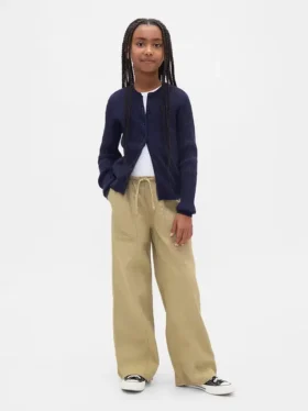 Kinderuniform: comfortabele broek met wijde pijpen
