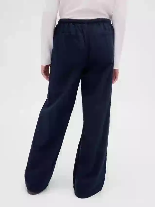 Kinderuniform: comfortabele broek met wijde pijpen