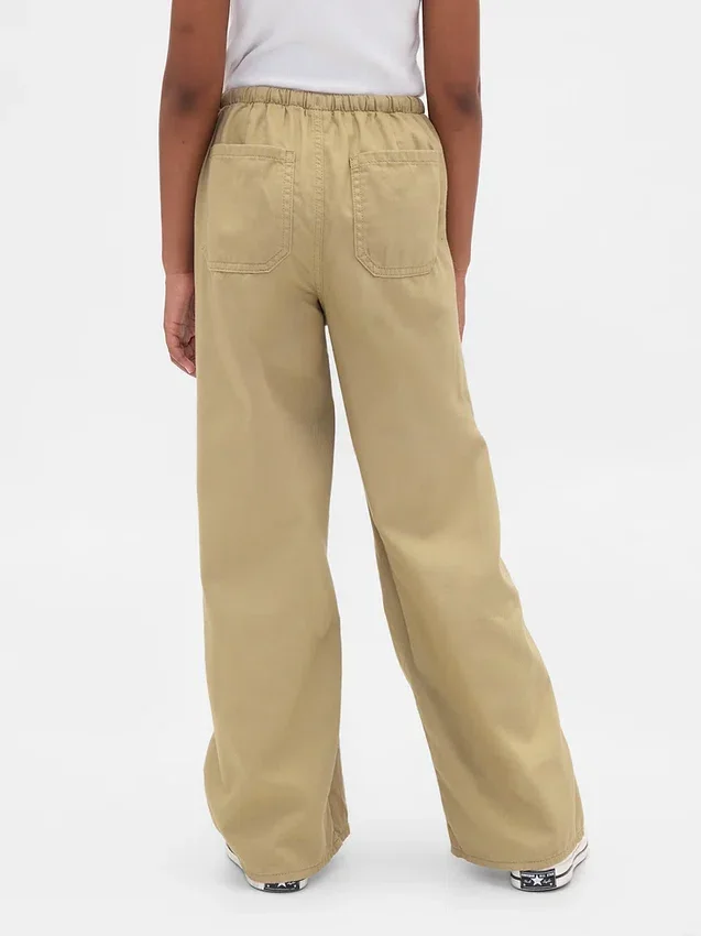 Kinderuniform: comfortabele broek met wijde pijpen
