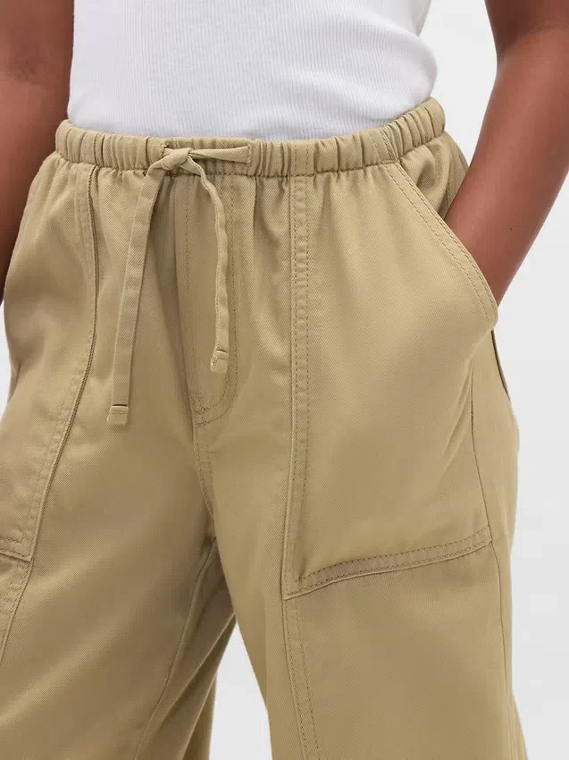 Kinderuniform: comfortabele broek met wijde pijpen