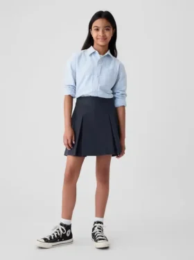 Kinderuniform: geplooide kaki skort