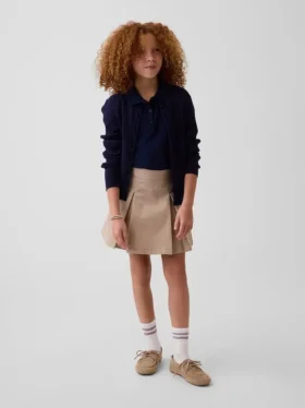 Kinderuniform: geplooide kaki skort