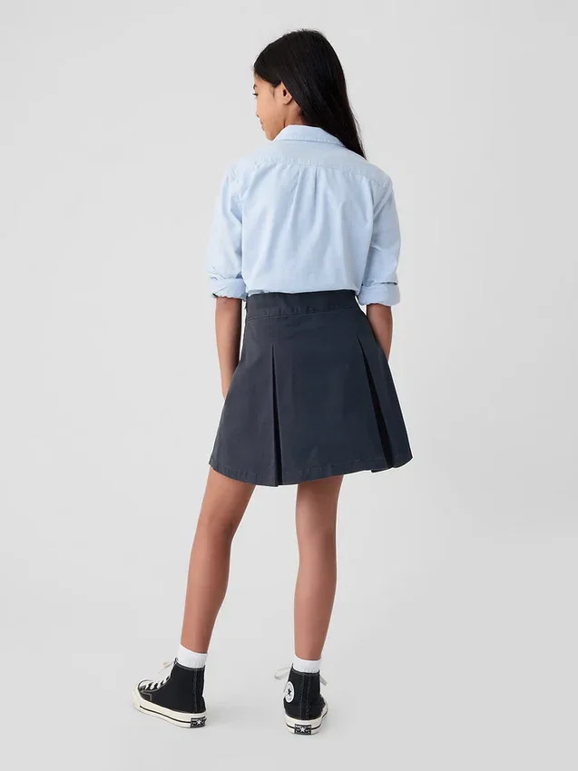 Kinderuniform: geplooide kaki skort