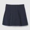 Kinderuniform: geplooide kaki skort