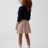 Kinderuniform: geplooide kaki skort