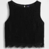 Korte top met knoopsluiting en kanten boothals