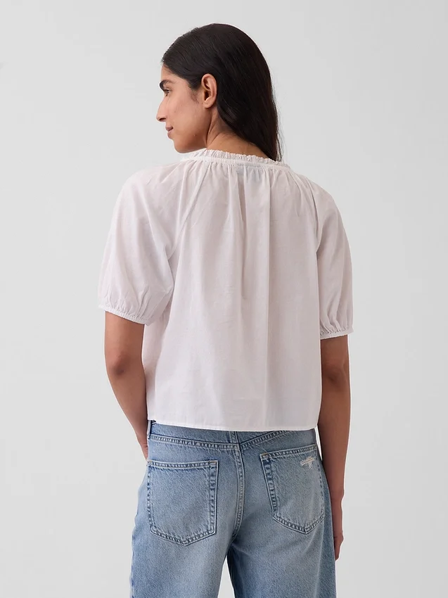 Korte top met plooitjes en ellebooglange mouwen