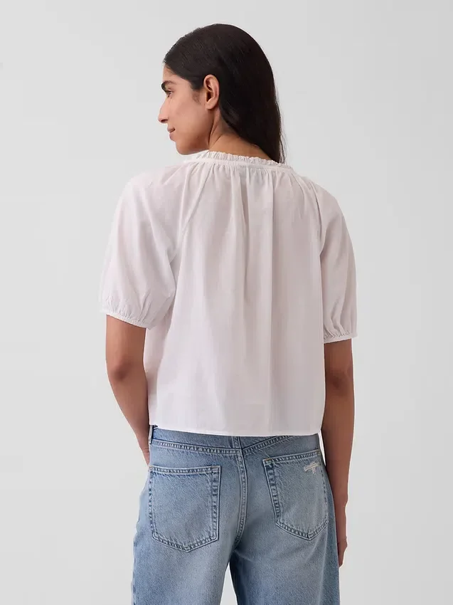 Korte top met plooitjes en ellebooglange mouwen