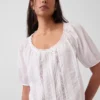 Korte top met plooitjes en ellebooglange mouwen