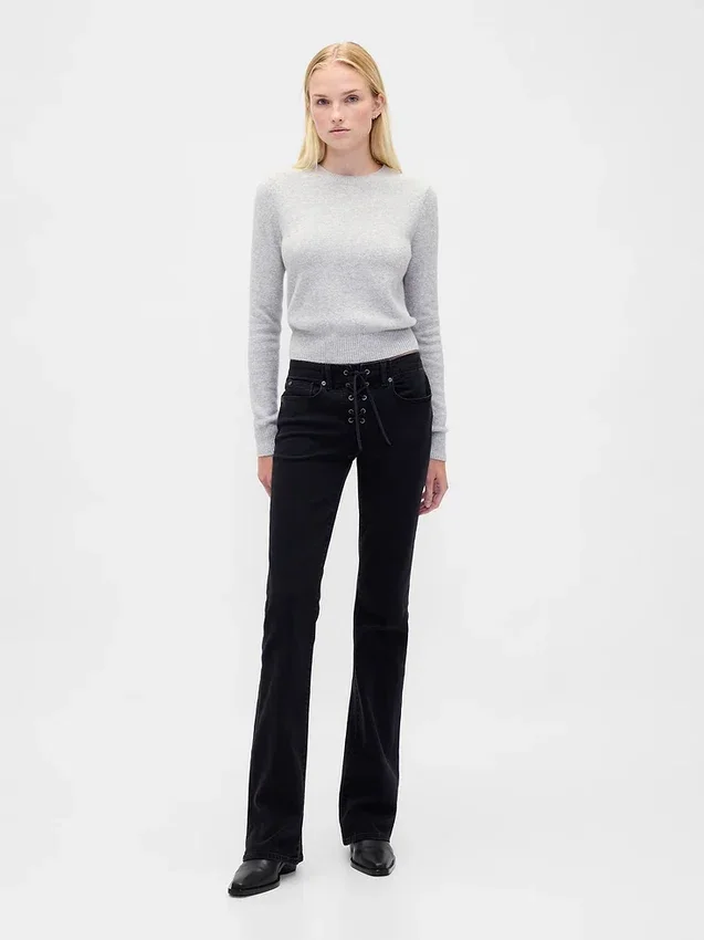 Laag uitgesneden, lange en slanke Jeans met vetersluiting