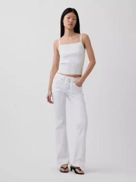 Laag uitgesneden, lange en slanke Jeans met vetersluiting