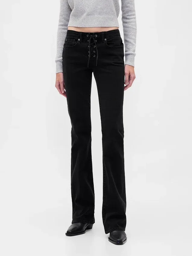 Laag uitgesneden, lange en slanke Jeans met vetersluiting