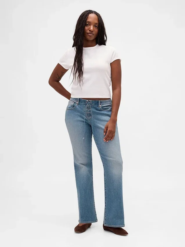 Laag uitgesneden, lange en slanke Jeans met vetersluiting
