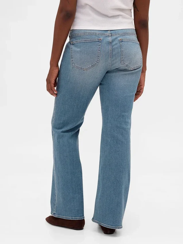 Laag uitgesneden, lange en slanke Jeans met vetersluiting