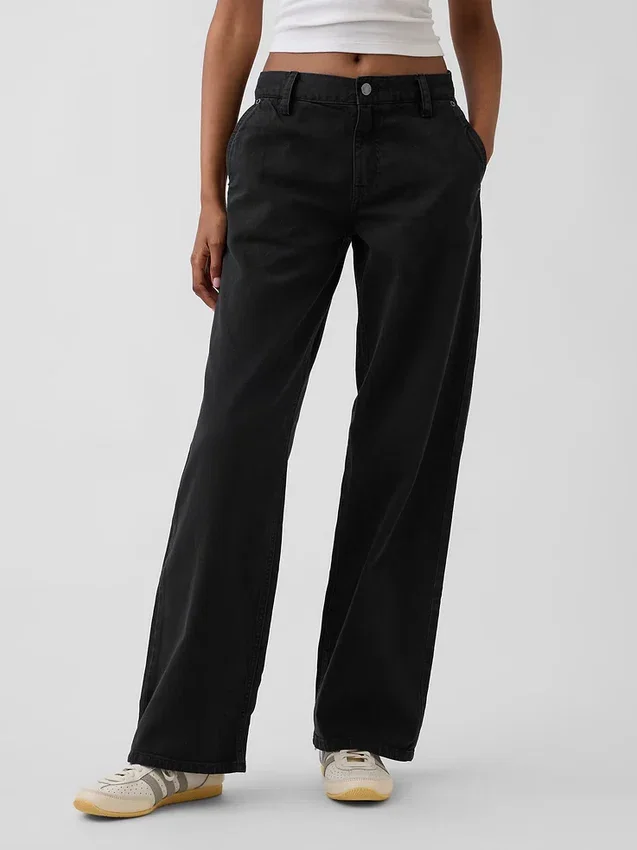 Laag uitgesneden, losse kaki broek in jaren '90-stijl