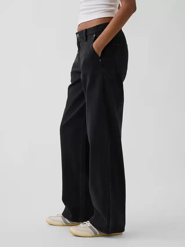 Laag uitgesneden, losse kaki broek in jaren '90-stijl