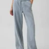 Laag uitgesneden, ultrazachte, loszittende Jeans in jaren '90-stijl