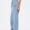 Laag uitgesneden, ultrazachte, loszittende Jeans in jaren '90-stijl