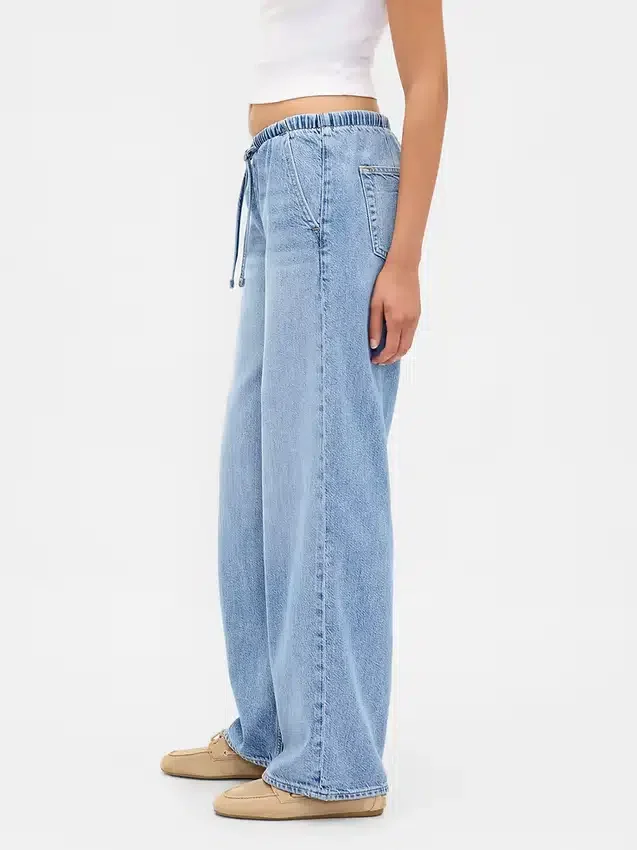 Laag uitgesneden, ultrazachte, loszittende Jeans in jaren '90-stijl