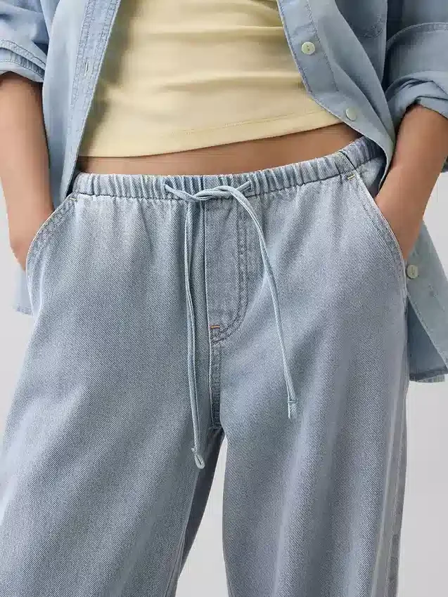 Laag uitgesneden, ultrazachte, loszittende Jeans in jaren '90-stijl