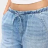 Laag uitgesneden, ultrazachte, loszittende Jeans in jaren '90-stijl