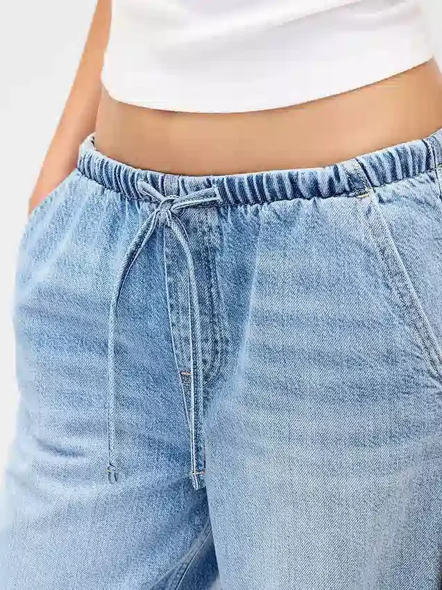 Laag uitgesneden, ultrazachte, loszittende Jeans in jaren '90-stijl