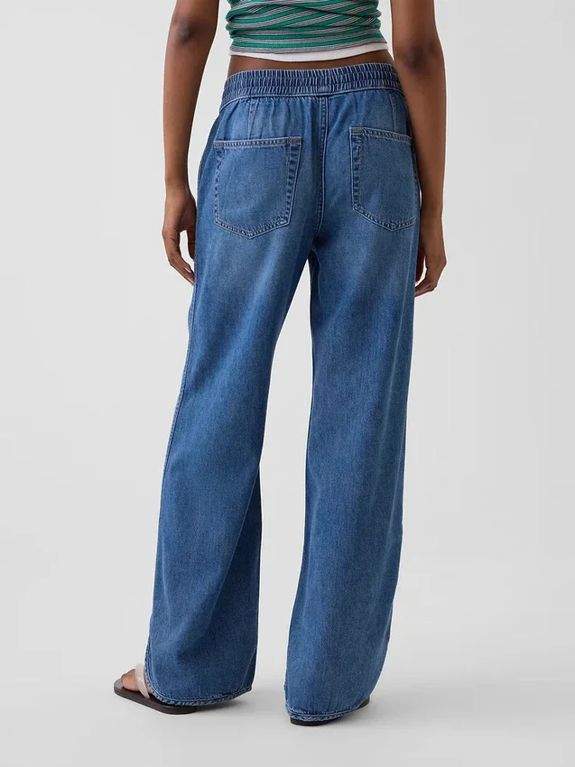 Laag uitgesneden, ultrazachte, loszittende Jeans in jaren '90-stijl met dolfinzoom