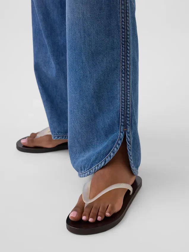 Laag uitgesneden, ultrazachte, loszittende Jeans in jaren '90-stijl met dolfinzoom