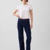 Laaggetailleerde, loszittende Jeans in jaren ’90-stijl