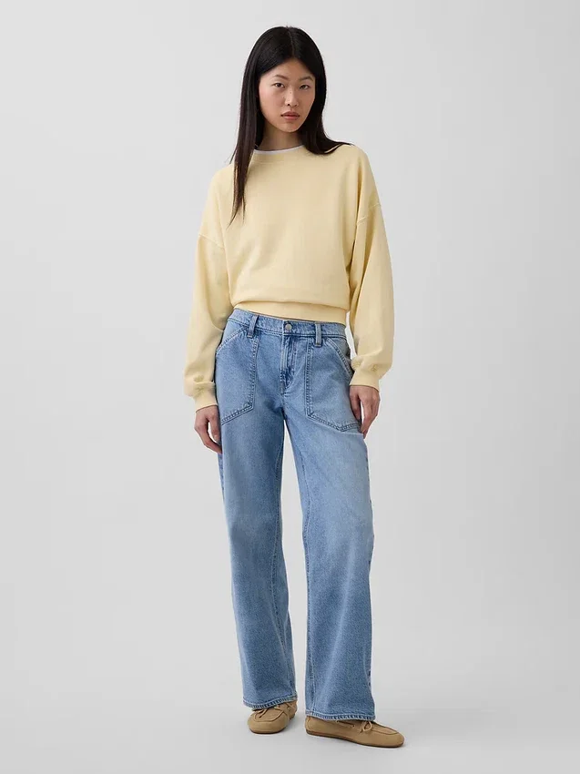 Laaggetailleerde, loszittende Jeans in jaren ’90-stijl