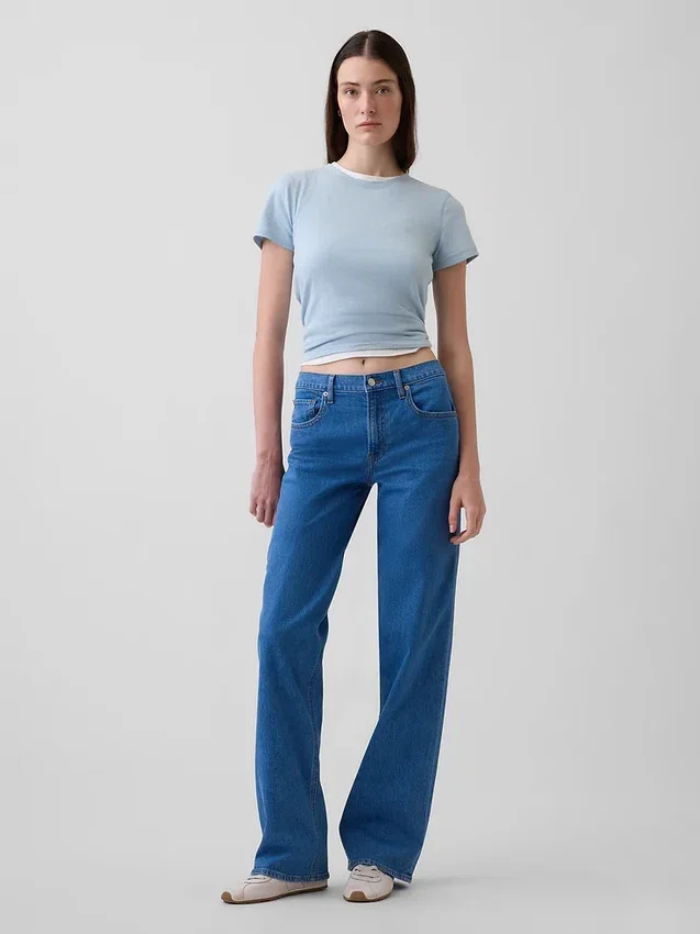 Laaggetailleerde, loszittende Jeans in jaren ’90-stijl