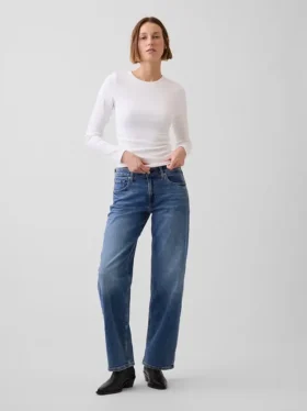 Laaggetailleerde, loszittende Jeans in jaren ’90-stijl