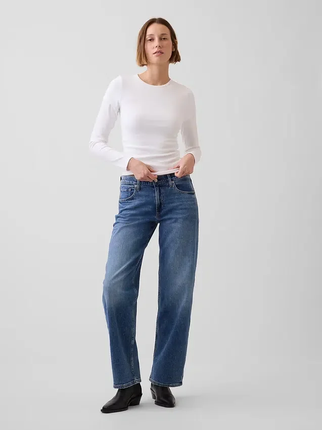 Laaggetailleerde, loszittende Jeans in jaren ’90-stijl