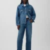 Laaggetailleerde, loszittende Jeans in jaren ’90-stijl