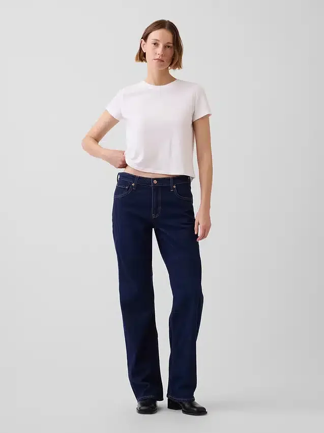 Laaggetailleerde, loszittende Jeans in jaren ’90-stijl