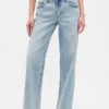 Laaggetailleerde, loszittende Jeans in jaren ’90-stijl