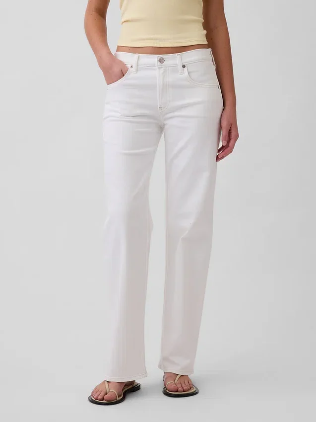 Laaggetailleerde, loszittende Jeans in jaren ’90-stijl