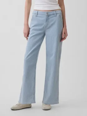 Laaggetailleerde, loszittende Jeans in jaren ’90-stijl