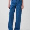 Laaggetailleerde, loszittende Jeans in jaren ’90-stijl