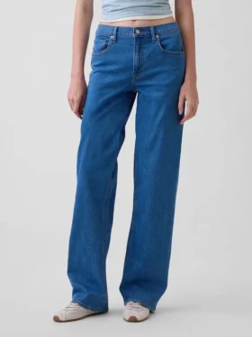 Laaggetailleerde, loszittende Jeans in jaren ’90-stijl