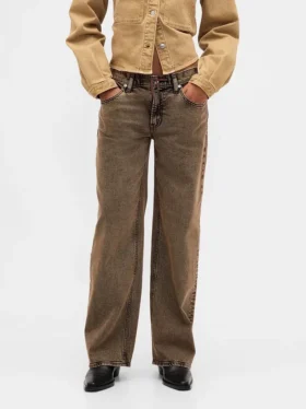 Laaggetailleerde, loszittende Jeans in jaren ’90-stijl