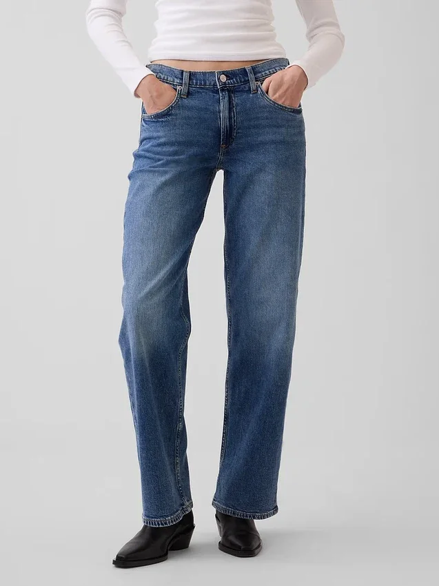 Laaggetailleerde, loszittende Jeans in jaren ’90-stijl