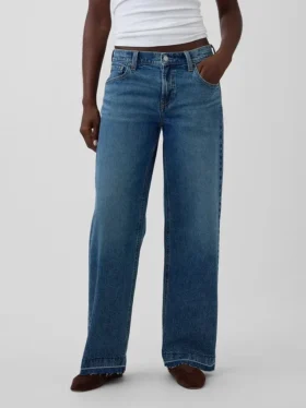 Laaggetailleerde, loszittende Jeans in jaren ’90-stijl