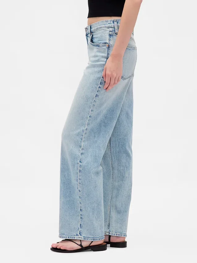 Laaggetailleerde, loszittende Jeans in jaren ’90-stijl