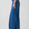 Laaggetailleerde, loszittende Jeans in jaren ’90-stijl