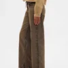 Laaggetailleerde, loszittende Jeans in jaren ’90-stijl