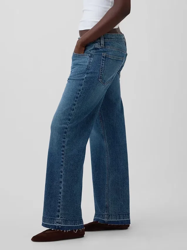 Laaggetailleerde, loszittende Jeans in jaren ’90-stijl