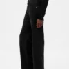 Laaggetailleerde, loszittende Jeans in jaren ’90-stijl