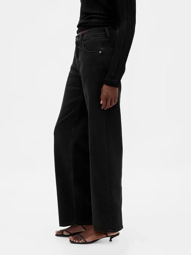 Laaggetailleerde, loszittende Jeans in jaren ’90-stijl