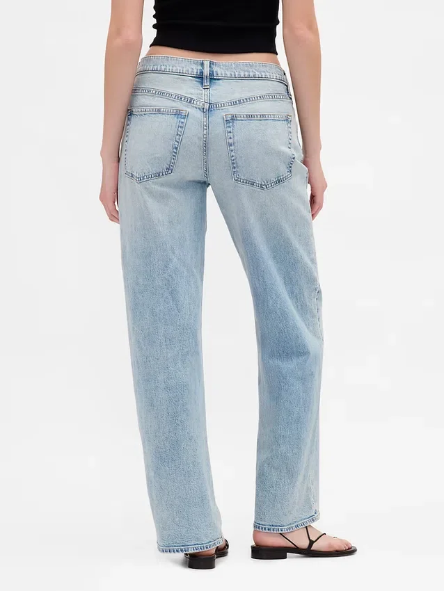 Laaggetailleerde, loszittende Jeans in jaren ’90-stijl